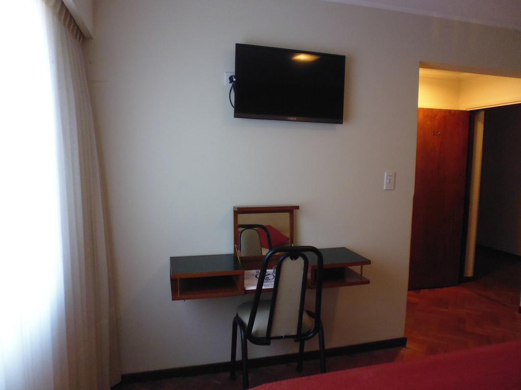 Victoria Plaza Hotel 3*