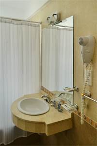 Victoria Plaza Hotel